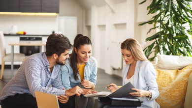 Exploring the Benefits of Online Real Estate Education for Aspiring Agents